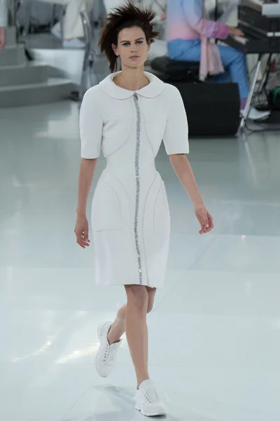 Look 13